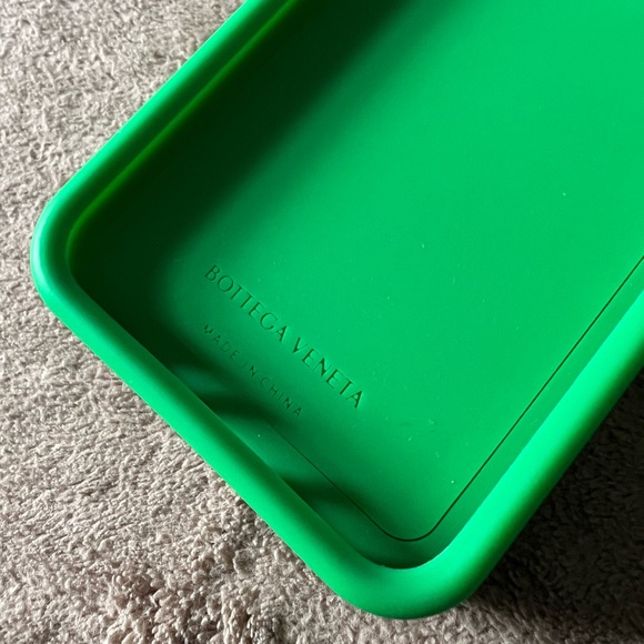 BOTTEGA VENETA Iphone 13 Pro Case Green Parakeet - Picture 3 of 6
